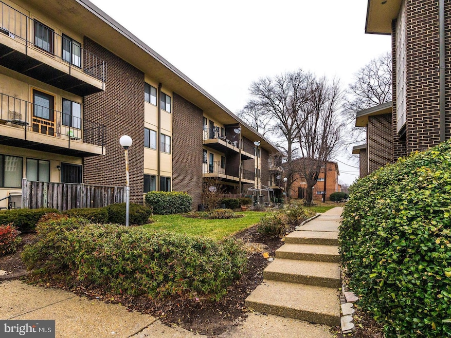 3926 Stone Gate Dr unit C, Suitland, MD 20746 - photo 1