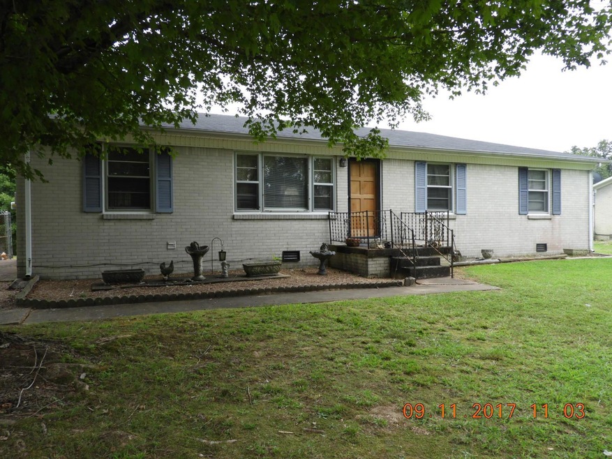 1347 Oak Grove Rd, Pulaski, TN 38478 - photo 1