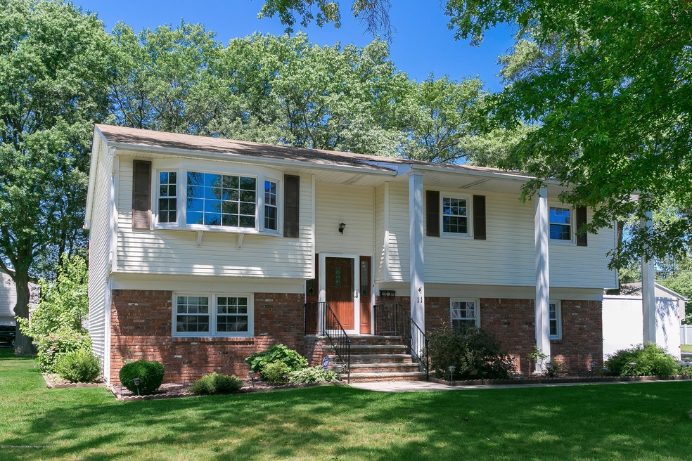 11 Tanglewood Rd, Middletown, NJ 07748 - photo 1