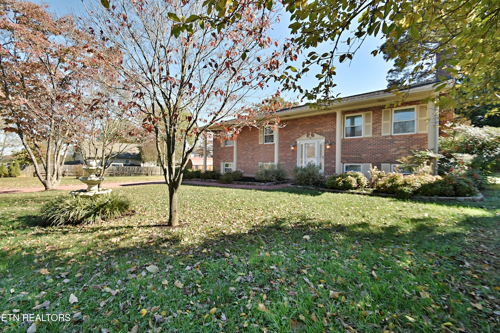 Pending $399,900 • Co-Listing Agent