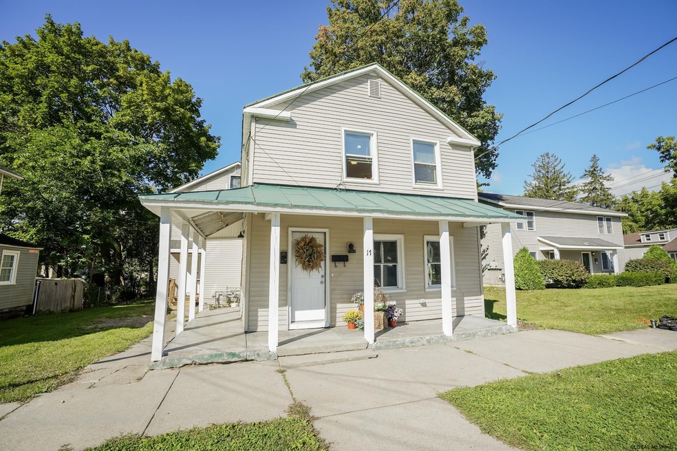 17 Walworth St unit 2, Saratoga Springs, NY 12866 - photo 1