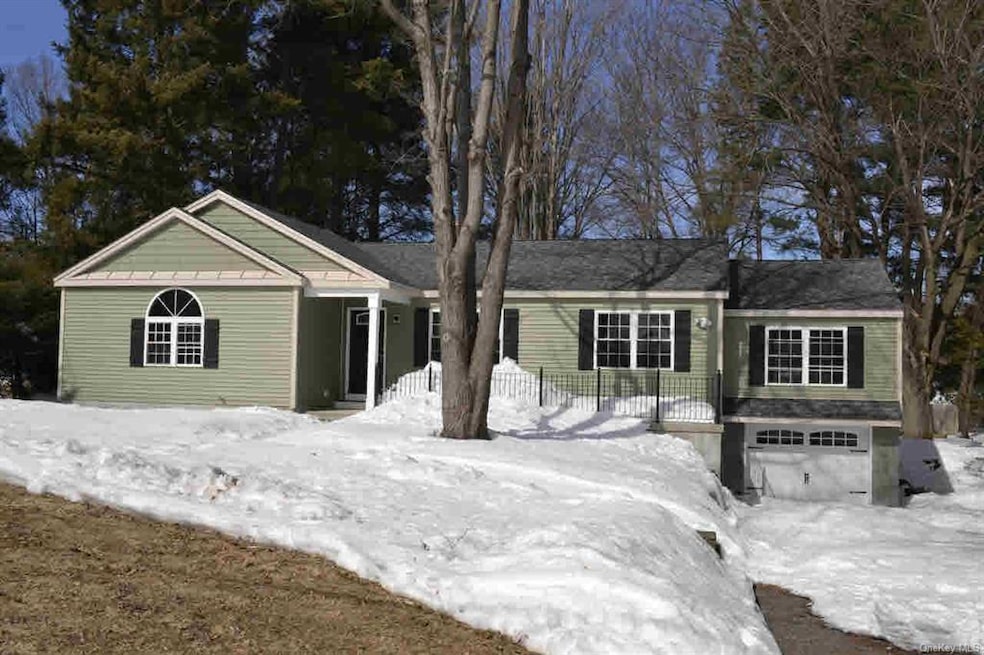 25 Laffin Ln, Poughkeepsie, NY 12603 - photo 1