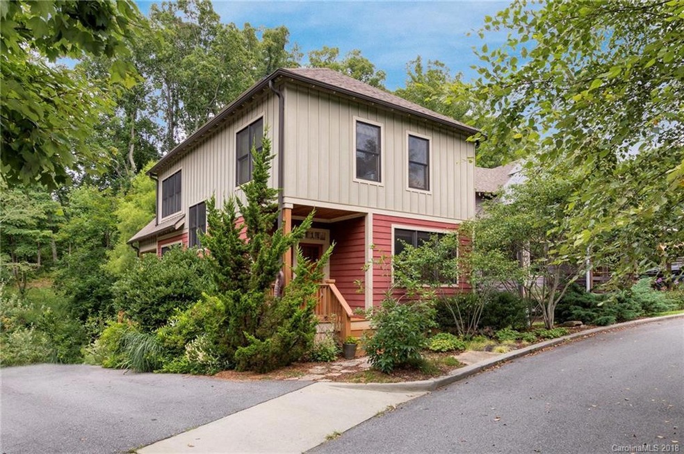 Green Home + Solar by JAG Construction in Davenport Park