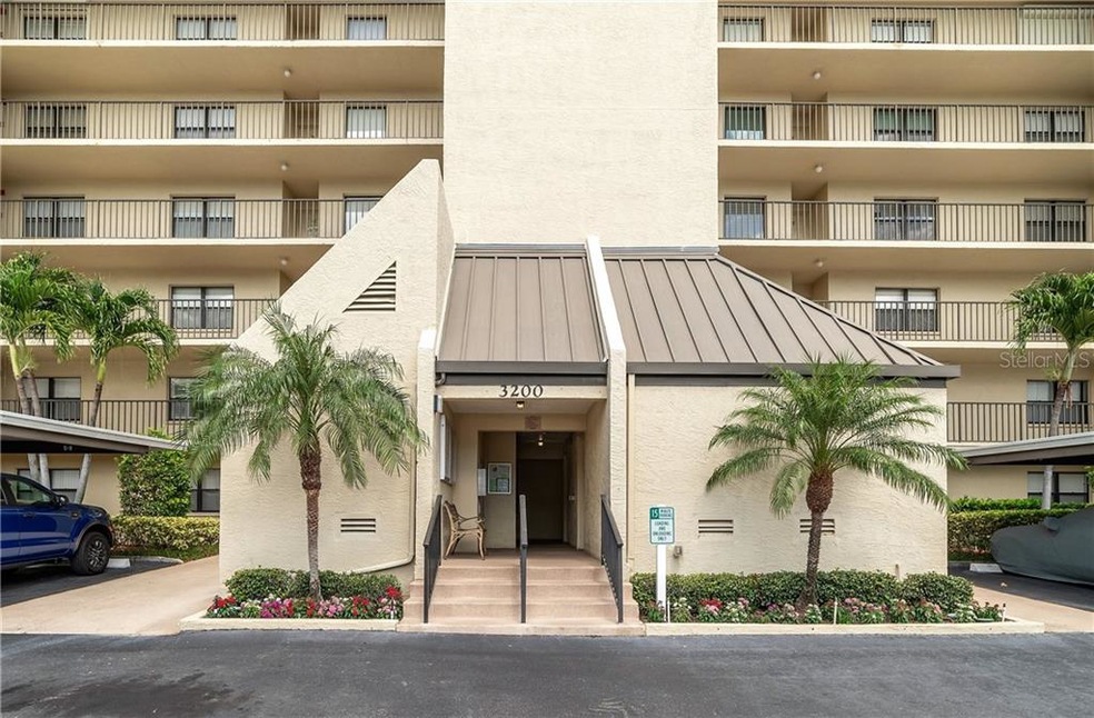 3200 Building Frontage