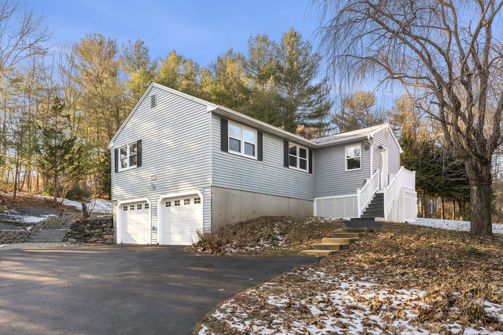 33 Mammoth Rd, Londonderry, NH 03053 - photo 1