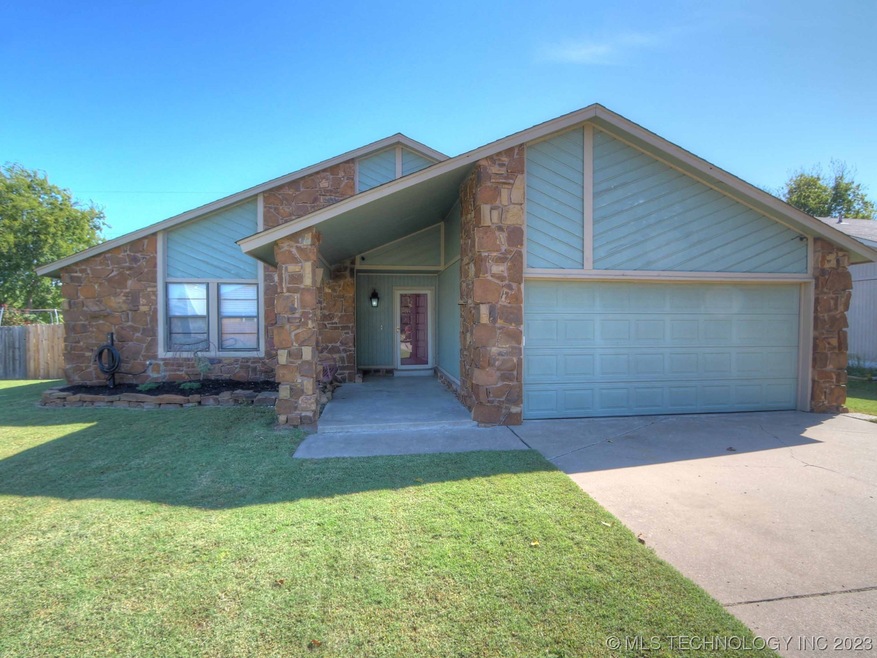 13887 S Poplar Place, Glenpool, OK 74033 - photo 1