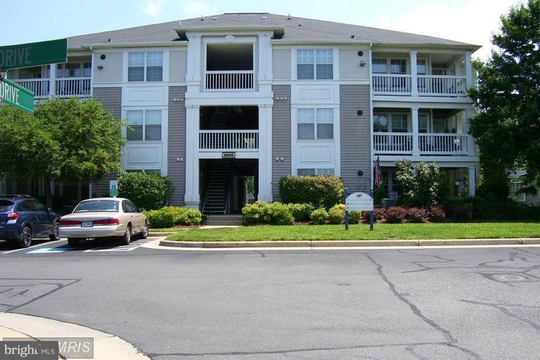 8099 Lacy Dr unit 104, Manassas, VA 20109 - photo 1