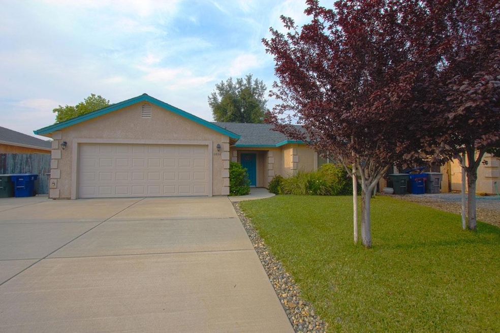 1084 Monterra Ln, Redding, CA 96002 - photo 1