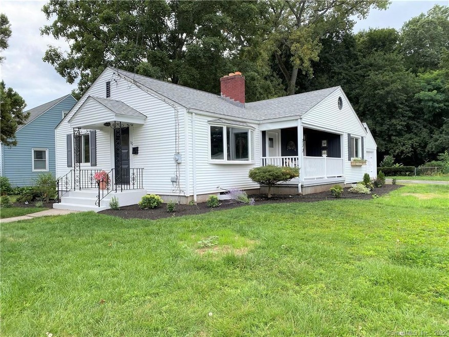 Welcome to 322 Roxbury Rd ~ Gorgeous ranch on a co