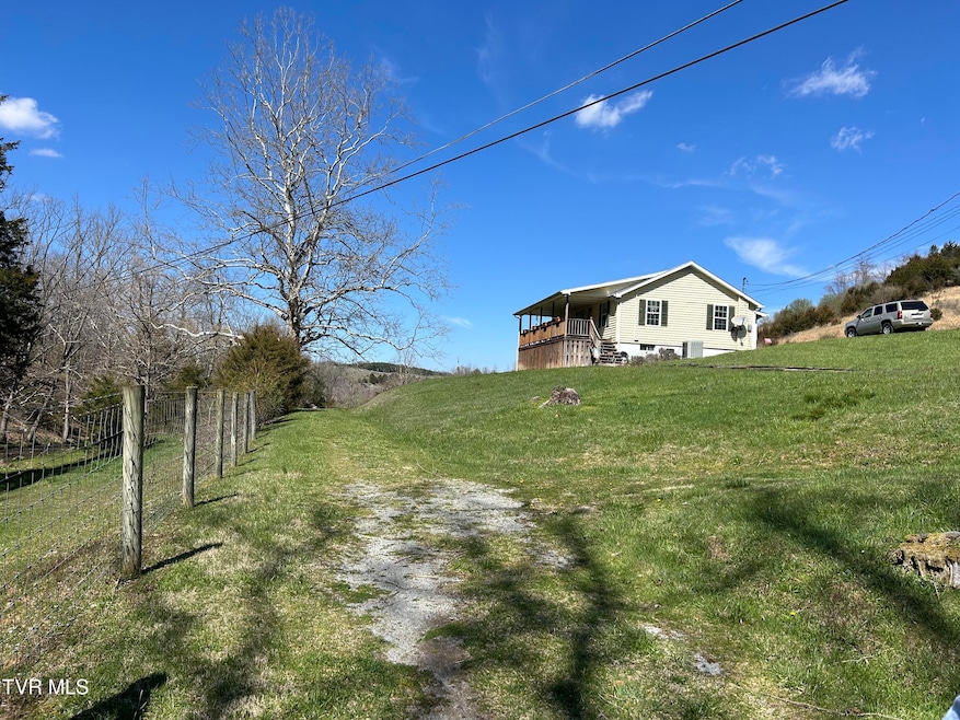 891 Belfast Mills Rd, Cedar Bluff, VA 24609 - photo 1