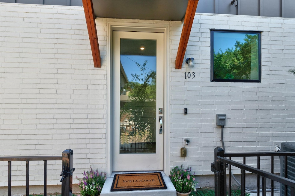 6022 Lewis St unit 103, Dallas, TX 75206 - photo 1