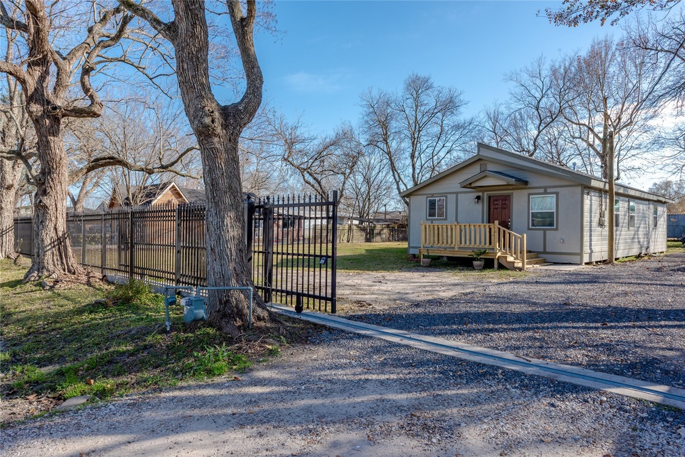 2430 Trenton Rd, Houston, TX 77093 - photo 1