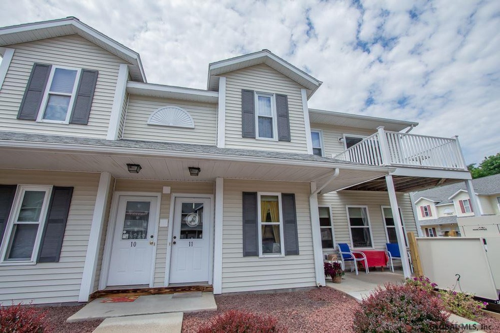 1611 Cambridge Manor Dr, Schenectady, NY 12302 - photo 1