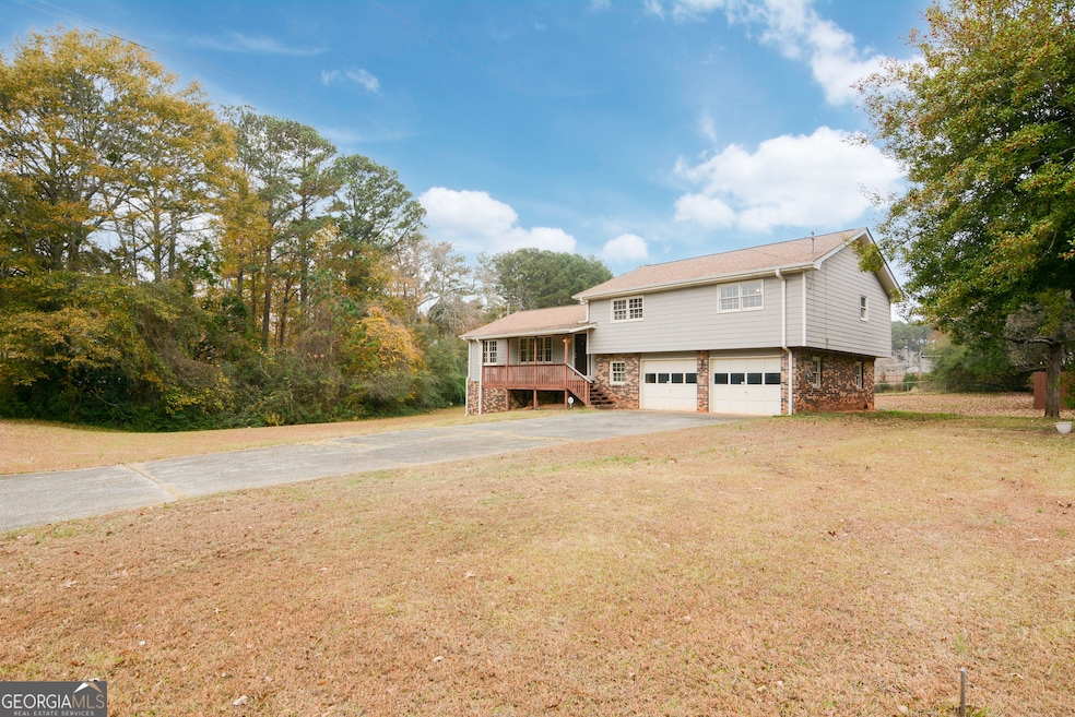 6077 Timber Ridge Ct, Stone Mountain, GA 30087 - photo 1