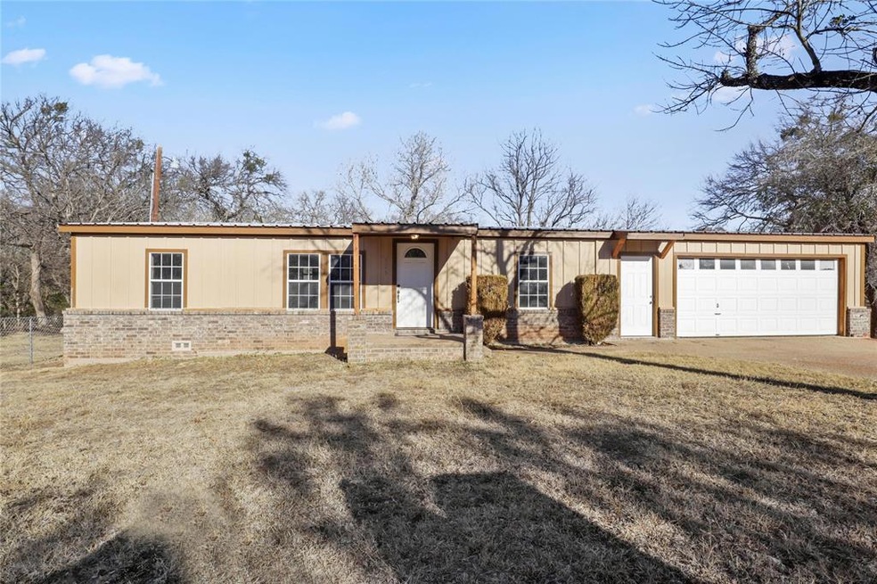 526 Blue Jay Ct, Granbury, TX 76049 - photo 1