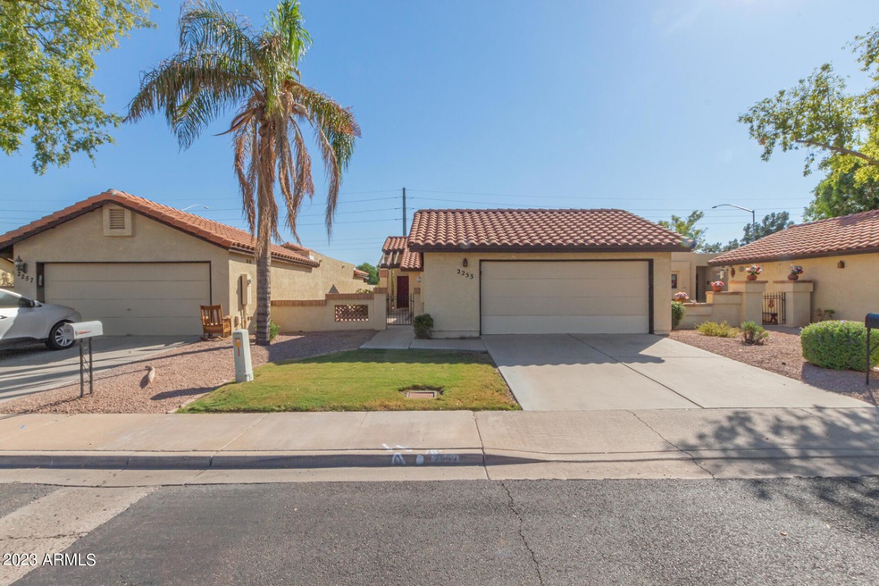 2253 E Flossmoor Cir, Mesa, AZ 85204 - photo 1