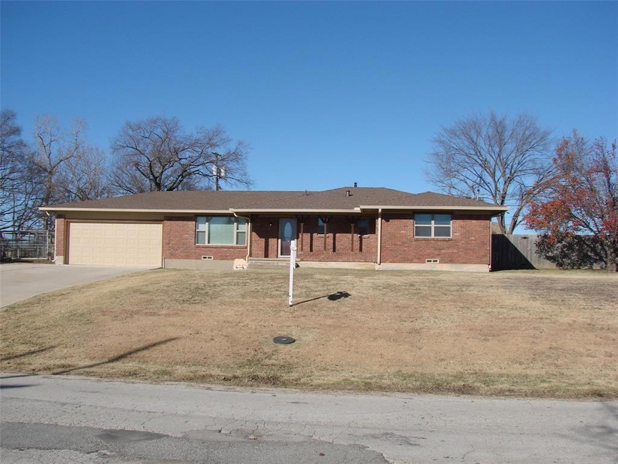 2115 Shipley St, Gainesville, TX 76240 - photo 1