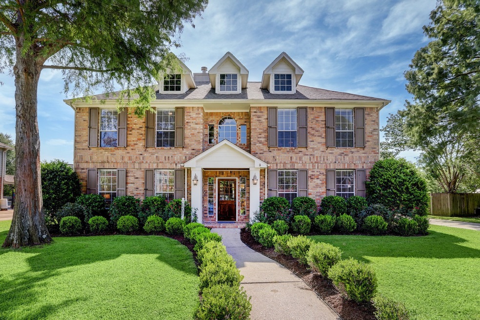 1207 Twin Oaks St, Friendswood, TX 77546 - photo 1