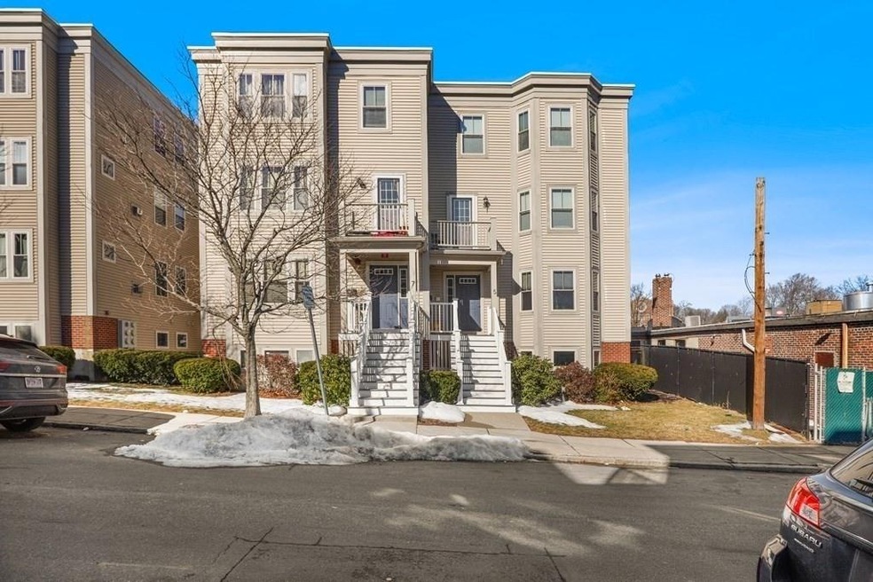 5 Iona St unit 5A, Roslindale, MA 02131 - photo 1