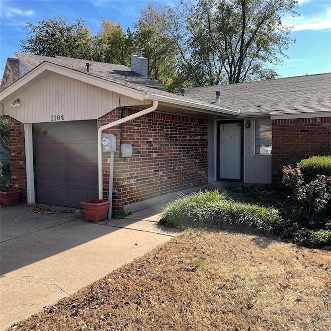 1104 Swan Lake Rd, Edmond, OK 73003 - photo 1