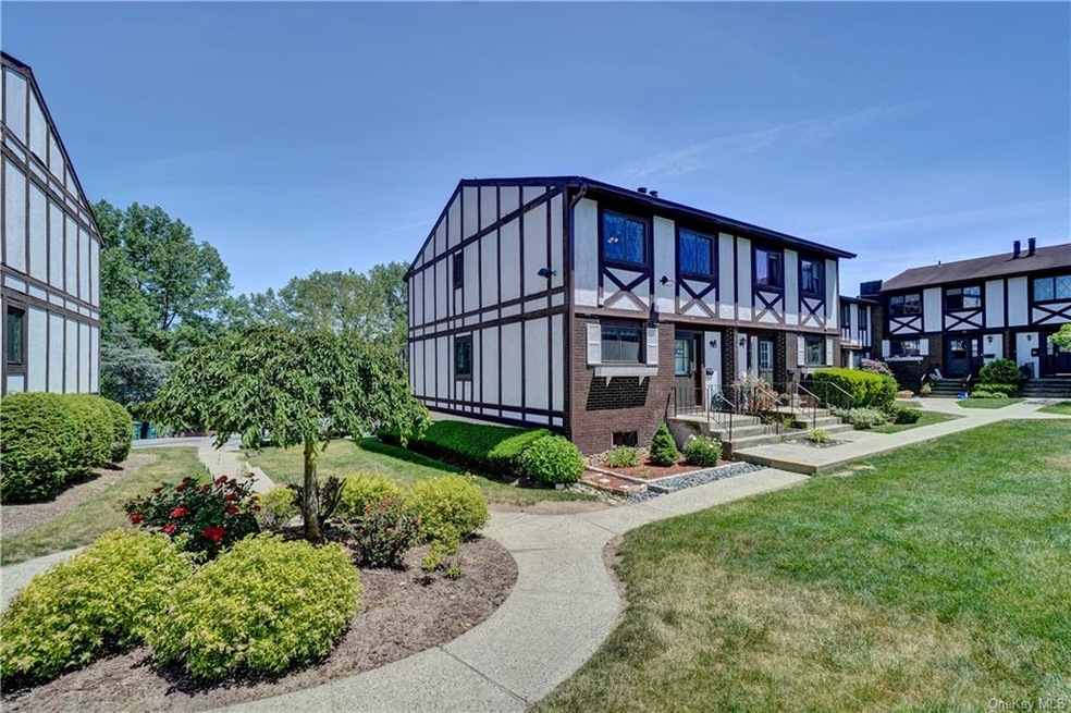 135 Buckingham Ct unit 135, Pomona, NY 10970 - photo 1