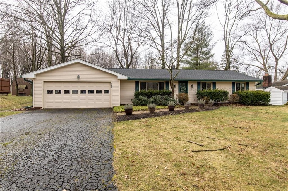 Beautiful ranch on quiet Orhard Grove Avenue!