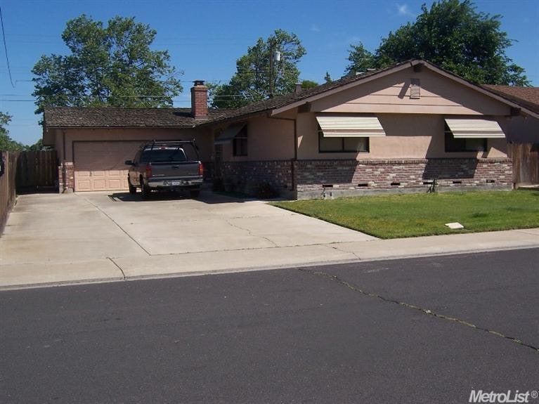 1037 Tenaya Ct, Manteca, CA 95337 - photo 1