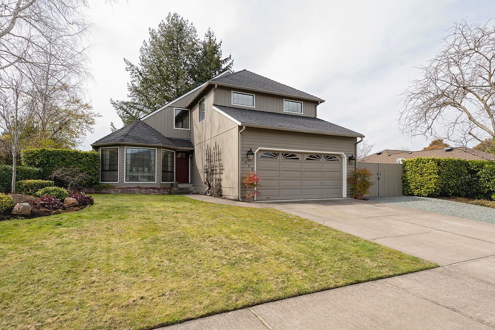 2446 Pinebrook Cir, Medford, OR 97504 - photo 1