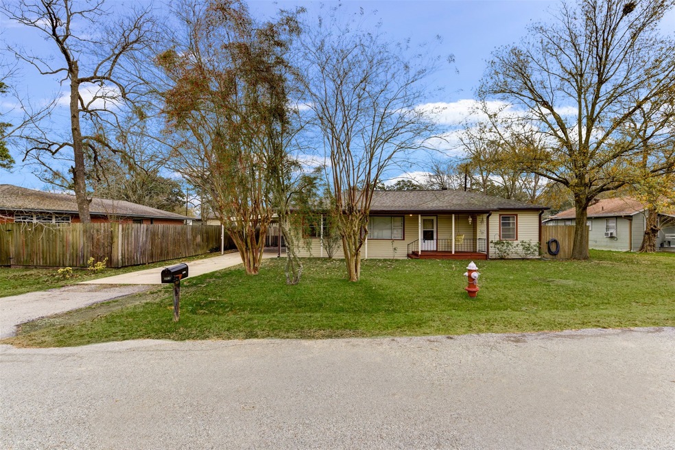 307 Roxanne St, Tomball, TX 77375 - photo 1