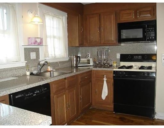 32 Oakland St unit 32, Watertown, MA 02472 - photo 1