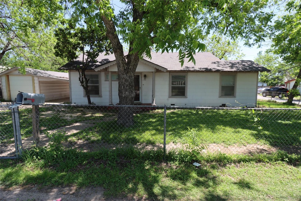310 SW 5th St, Grand Prairie, TX 75051 - photo 1