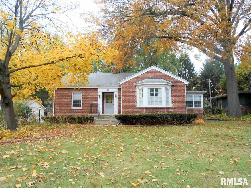 27 Keokuk St, Lincoln, IL 62656 - photo 1