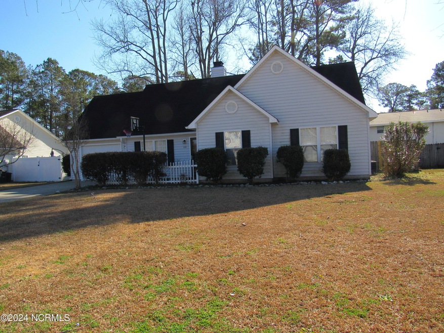 151 Settlers Cir, Jacksonville, NC 28546 - photo 1