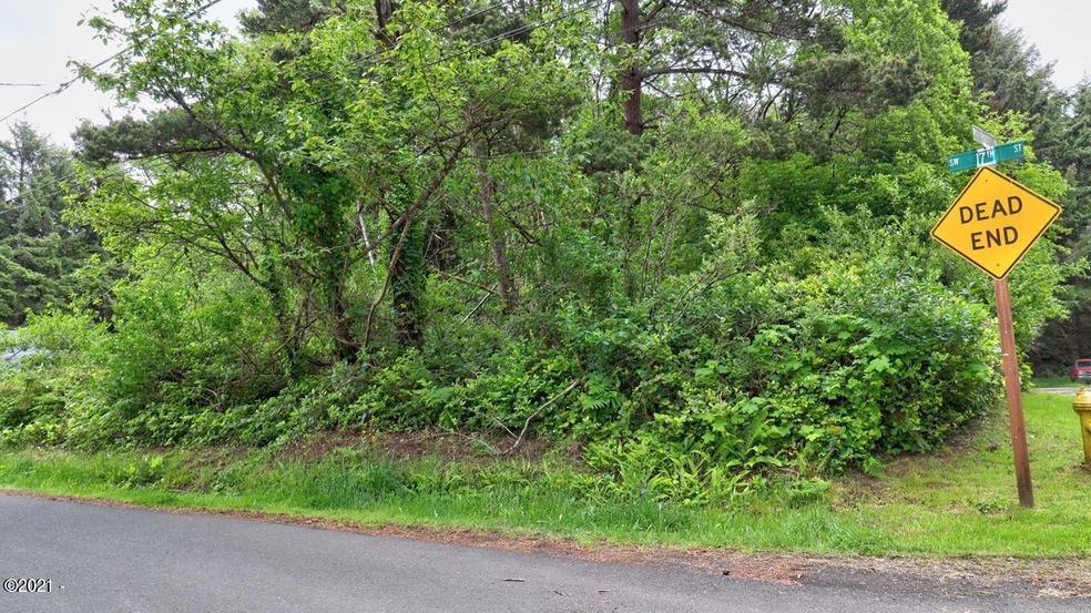 1020 SW 17th St, Lincoln City, OR 97367 - photo 1