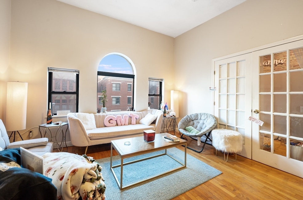 59 Hemenway St unit 4, Boston, MA 02115 - photo 1