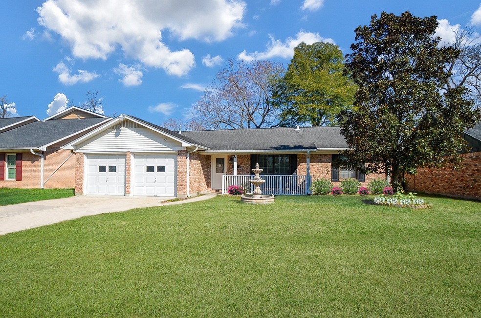 810 Frazer Ln, Houston, TX 77038 - photo 1