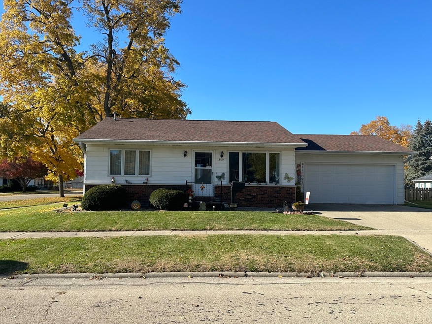 309 S Grape St, Morrison, IL 61270 - photo 1