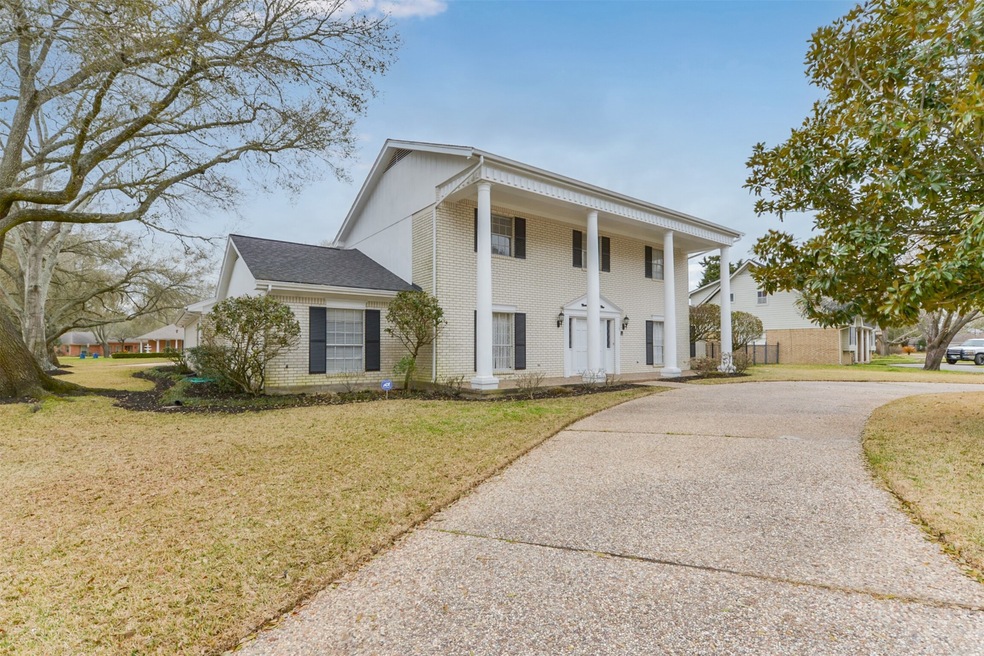 2552 Live Oak Dr, Rosenberg, TX 77471 - photo 1