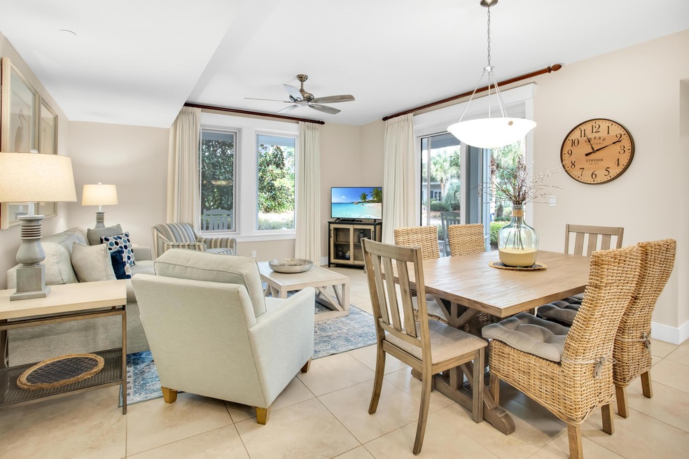 3100 Lasata - Living Area