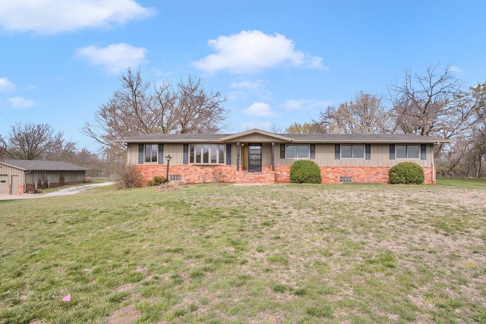 8201 N Hoover Rd, Hesston, KS 67062 | MLS# SCK636863