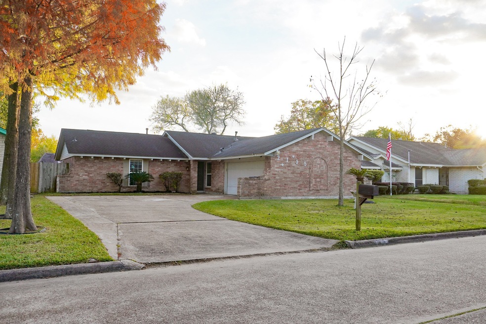 2115 Beaver Bend Rd, Houston, TX 77088 - photo 1