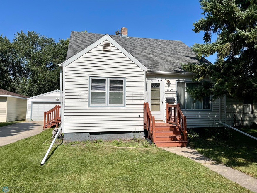 1629 6th Ave S, Fargo, ND 58103 - photo 1