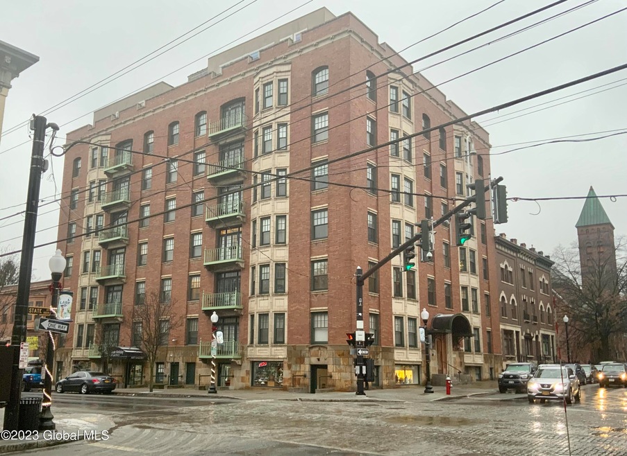 352 State St unit 4, Albany, NY 12210 - photo 1