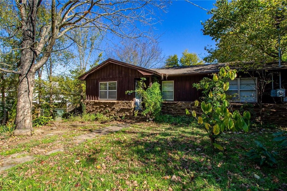 712 S College Ave, Fayetteville, AR 72701 - photo 1