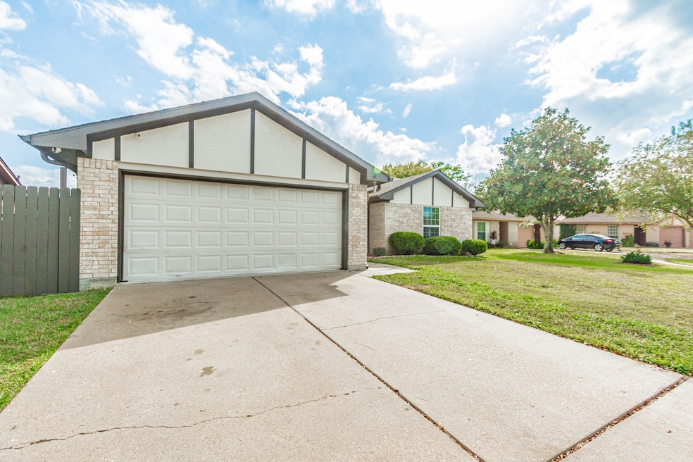 8714 Kirkmont Dr, Houston, TX 77089 - photo 1