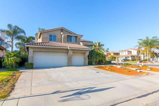 EXTRA LARGE DRIVEWAY WITH DROUGHT RESISTANT LANDSC