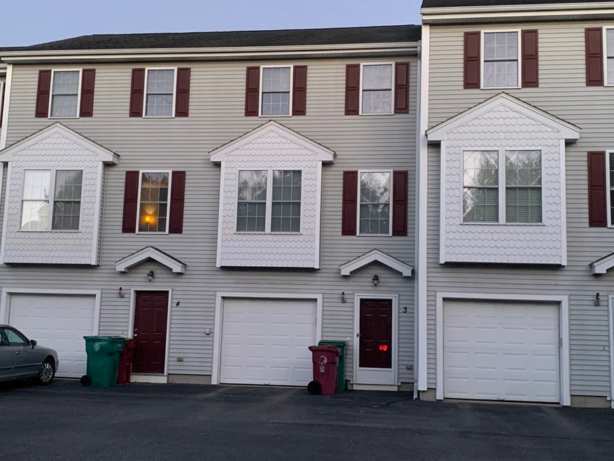 933 Varnum Ave unit 3, Lowell, MA 01854 - photo 1