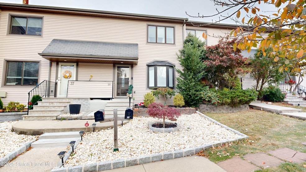 39 Hemlock Ct