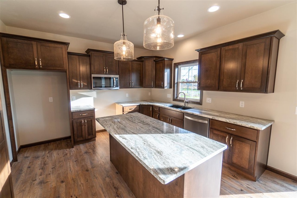 W5718 Parker Ct, Appleton, WI 54915 - photo 1