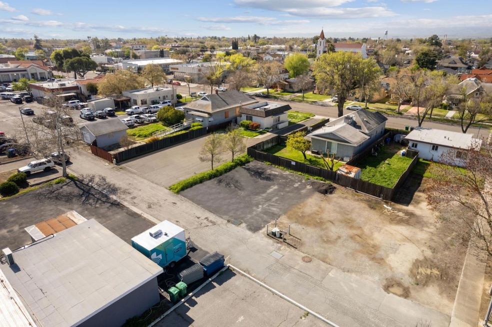 422 J St, Los Banos, CA 93635 - photo 1